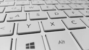 Whitebox spine-leaf: kiedy warto rezygnować z vendor lock-in?