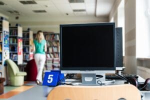 Data center meltdown: chłodzenie cieczą a sieć światłowodowa