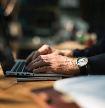 Który newsletter AI generuje lepsze streszczenia?